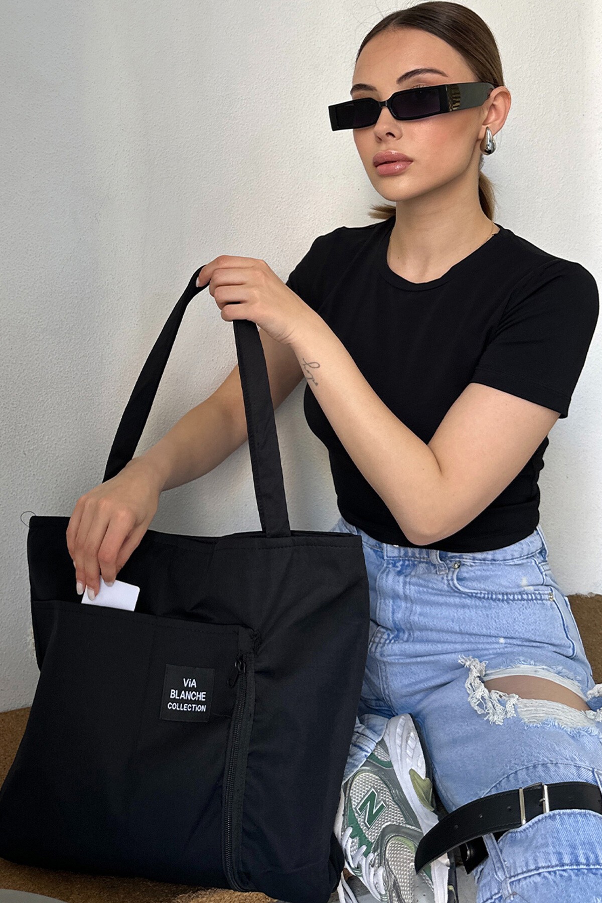 Siyah Dik Fermuarlı Bez Çanta