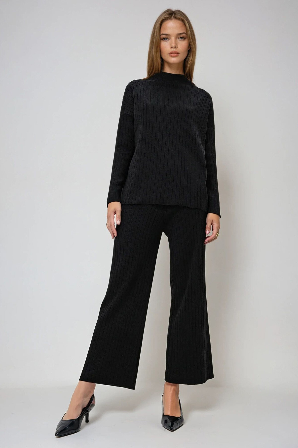 Siyah Dik Yaka Düşük Kol Triko Pantolon Ve Bluz Takım