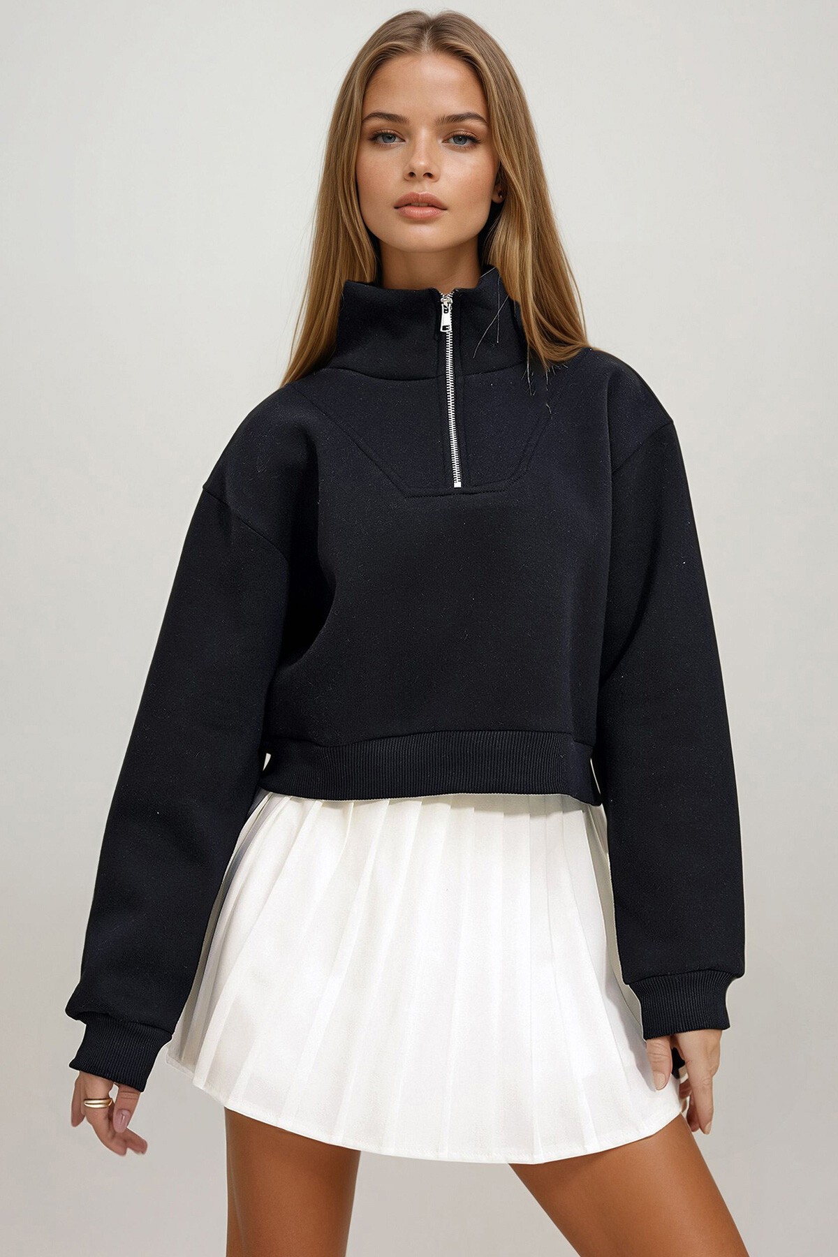 Siyah Dik Yaka Fermuarlı Sweatshirt