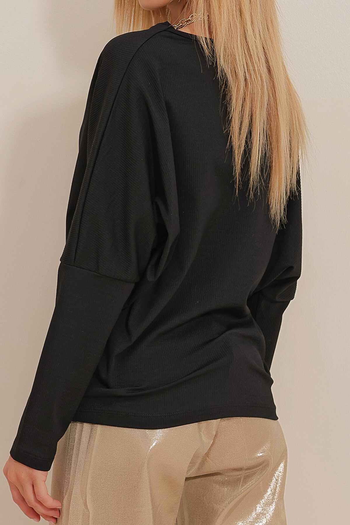 Siyah Dik Yaka Fitilli İnce Bluz