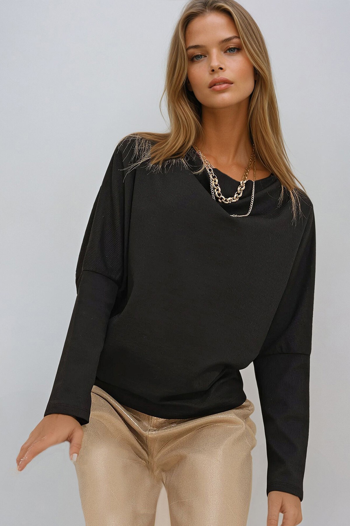 Siyah Dik Yaka Fitilli İnce Bluz