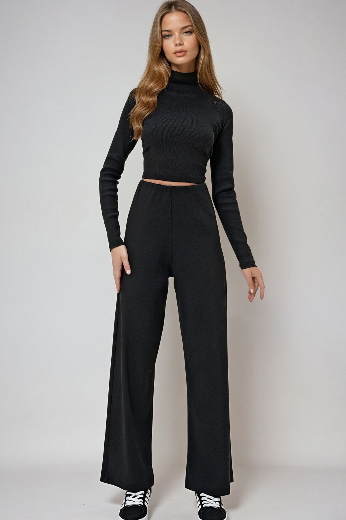 Siyah Dik Yaka Kaşkorse Krop Bluz Ve Pantolon Takım