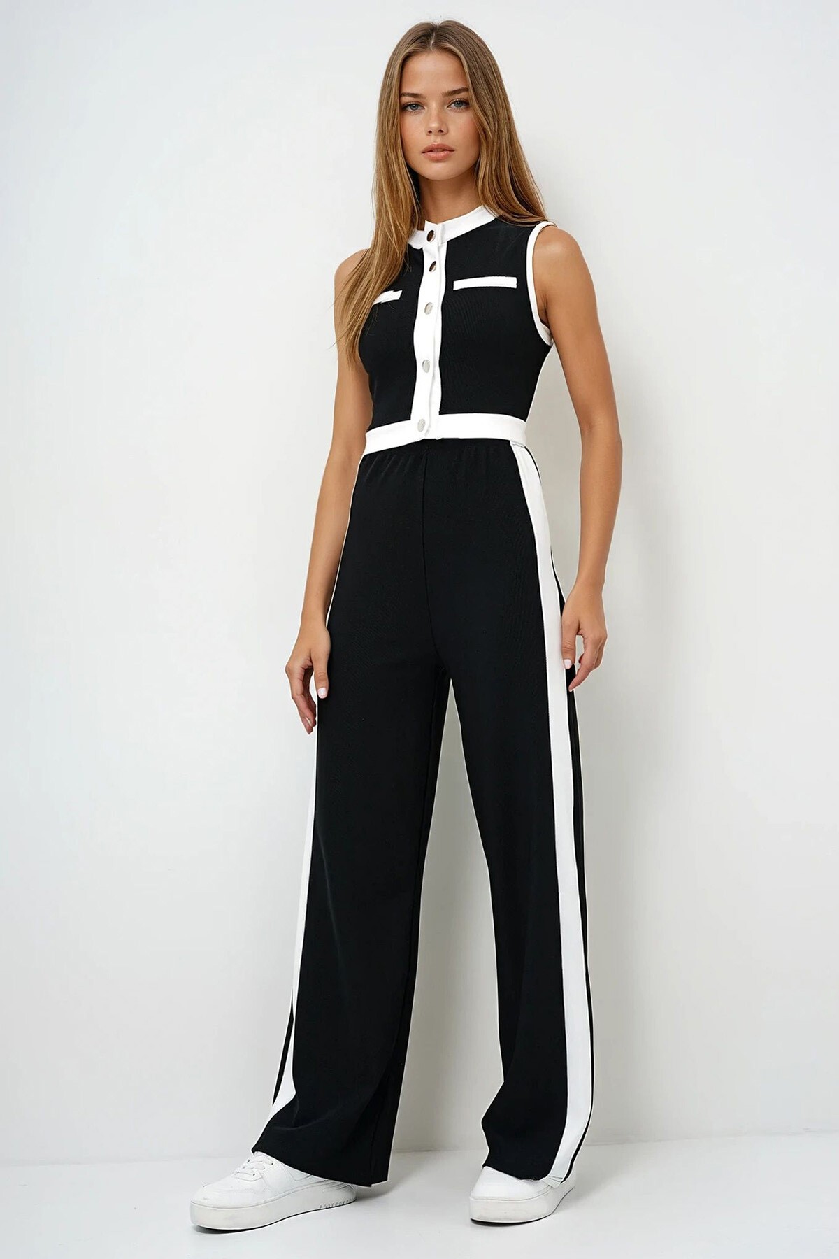 Siyah Dik Yaka Metal Düğmeli Renk Bloklu Crop Bluz Ve Palazzo Pantolon Takım