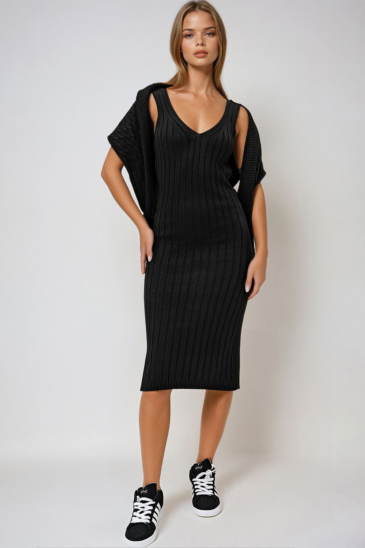 Siyah Dik Yaka Yarasa Kol Crop Kalın Kışlık Kazak Ve Askılı Jile Takım