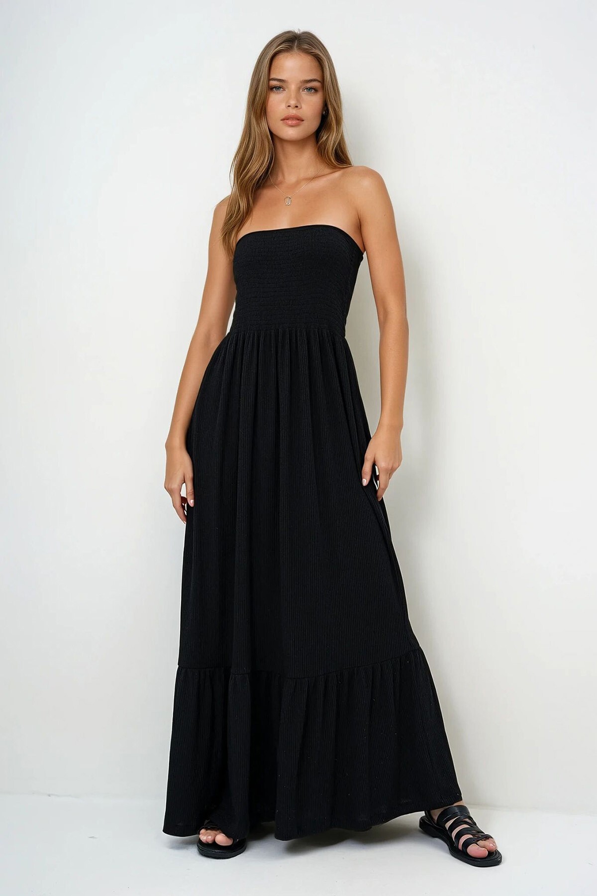 Siyah Eteği Volanlı Yazlık Uzun Straplez Elbise