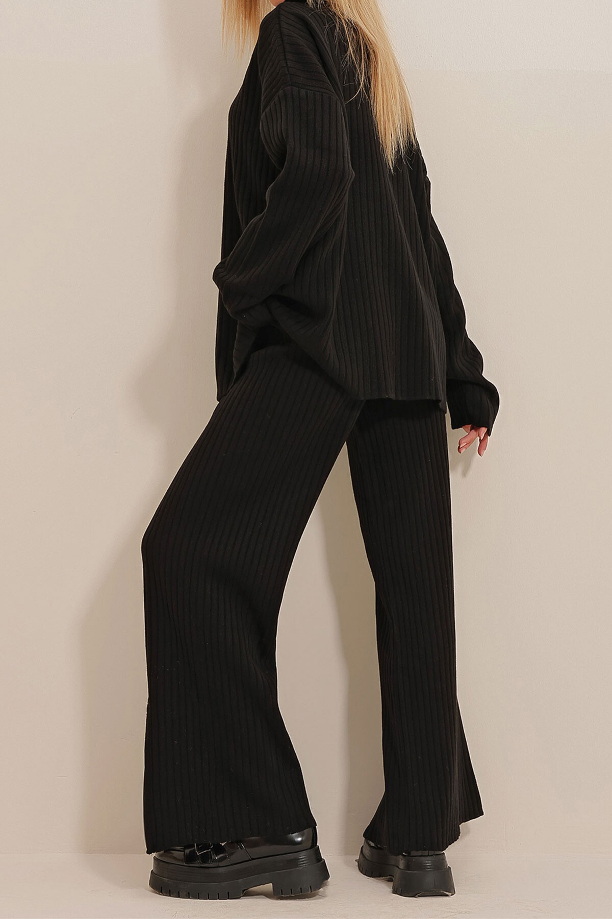 Siyah Fermuar Detaylı Kazak Ve Pantolon Triko İkili Takım