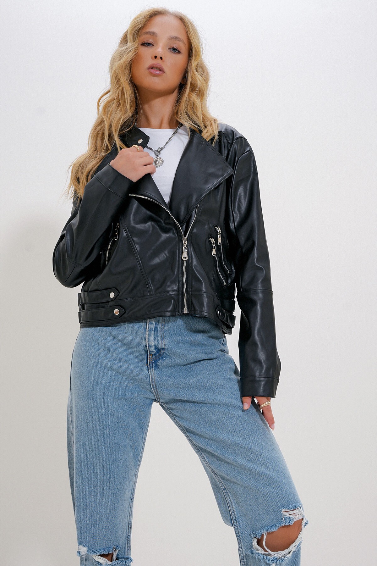 Siyah Fermuarlı Cepli İçi Astarlı Suni Deri Ceket