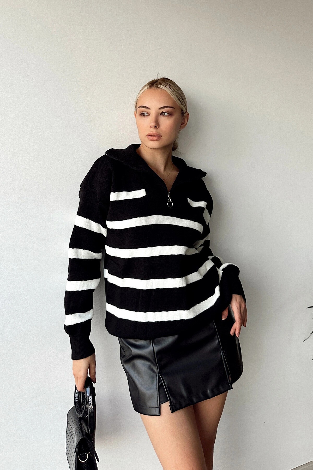 Siyah Fermuarlı Çizgili Triko Kışlık Kazak