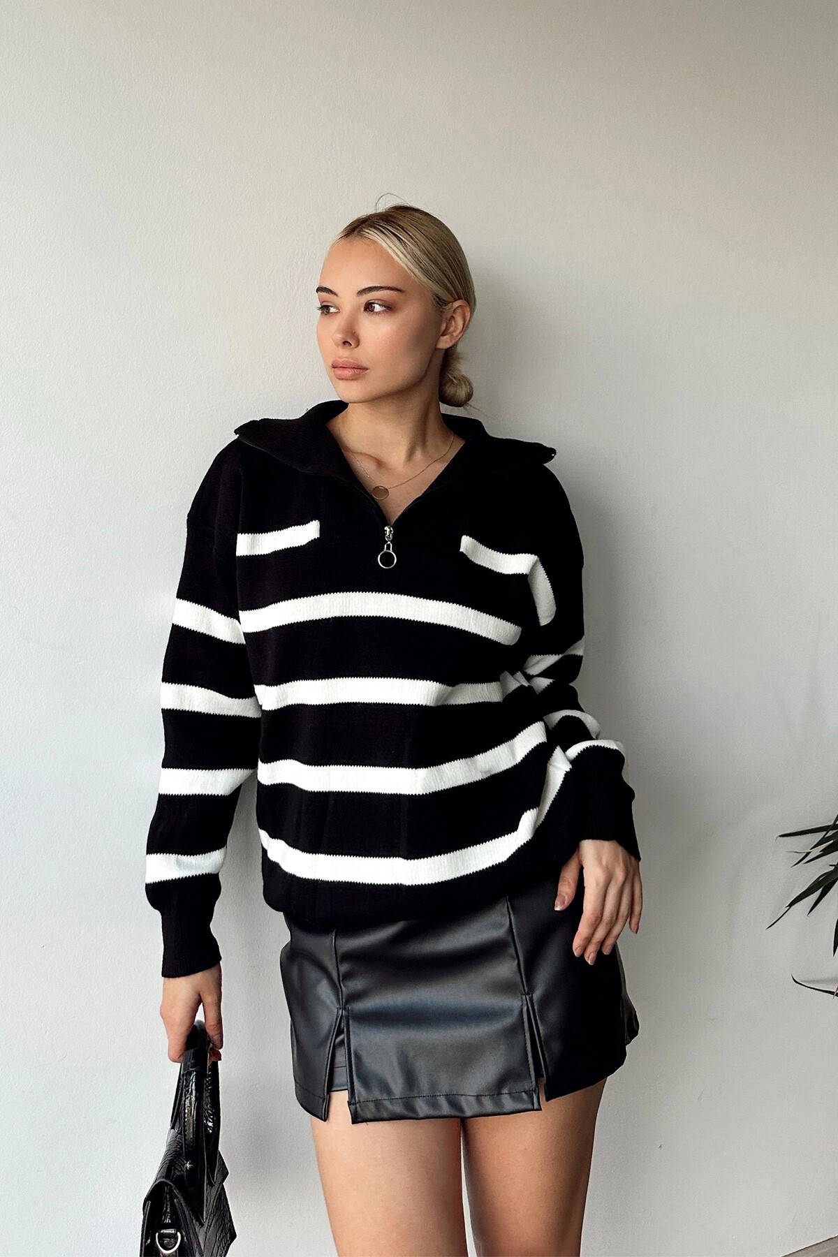 Siyah Fermuarlı Çizgili Triko Kışlık Kazak