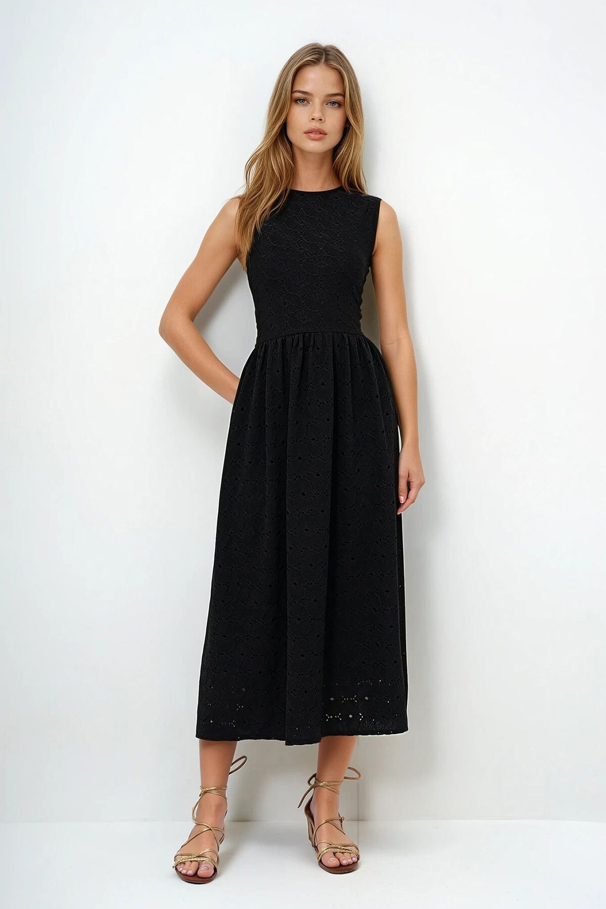 Siyah Gizli Fermuarlı Kolsuz Premium Güpür Elbise