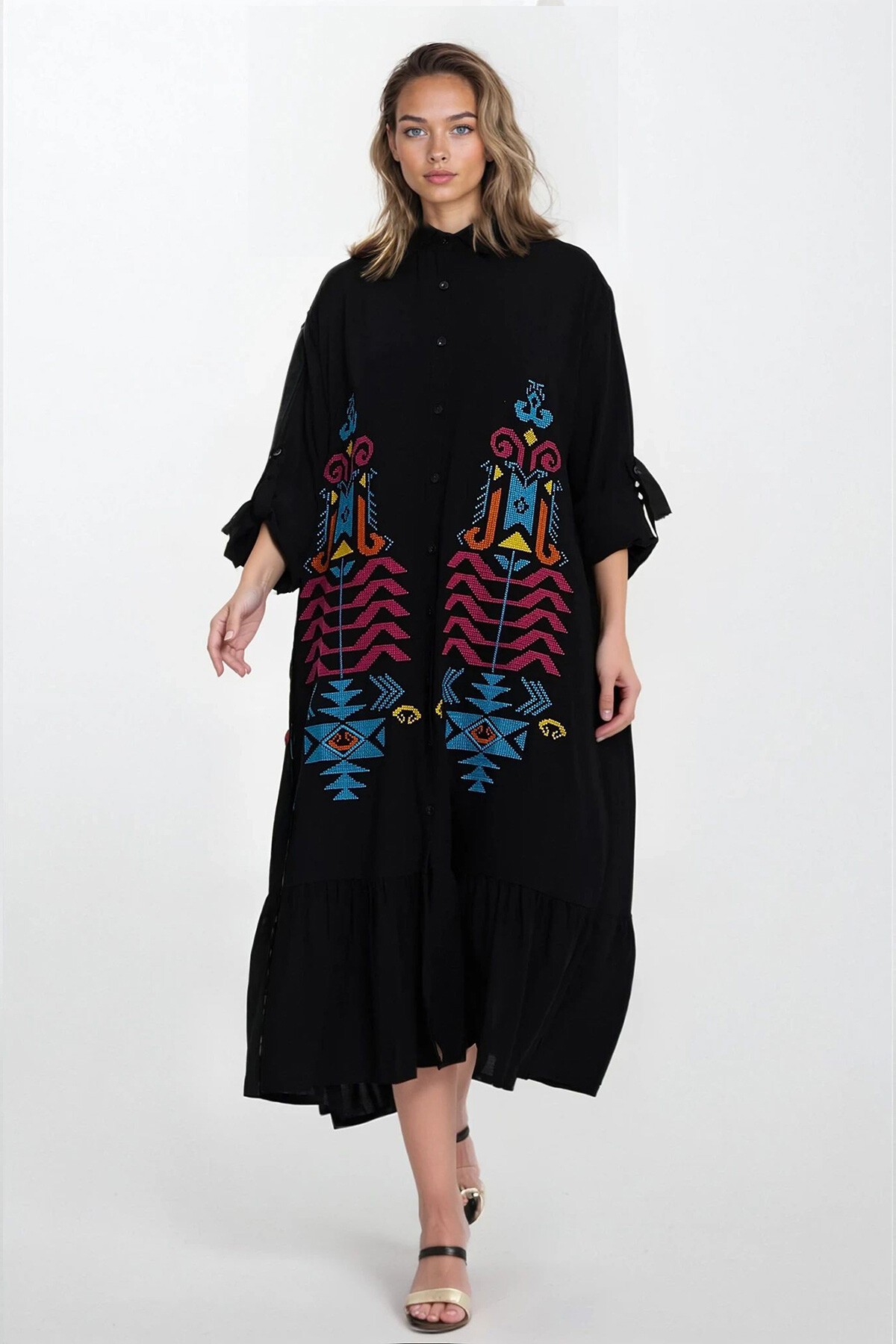 Siyah Gömlek Yaka Düğmeli Nakış İşlemeli Eteği Fırfırlı Büyük Beden Elbise