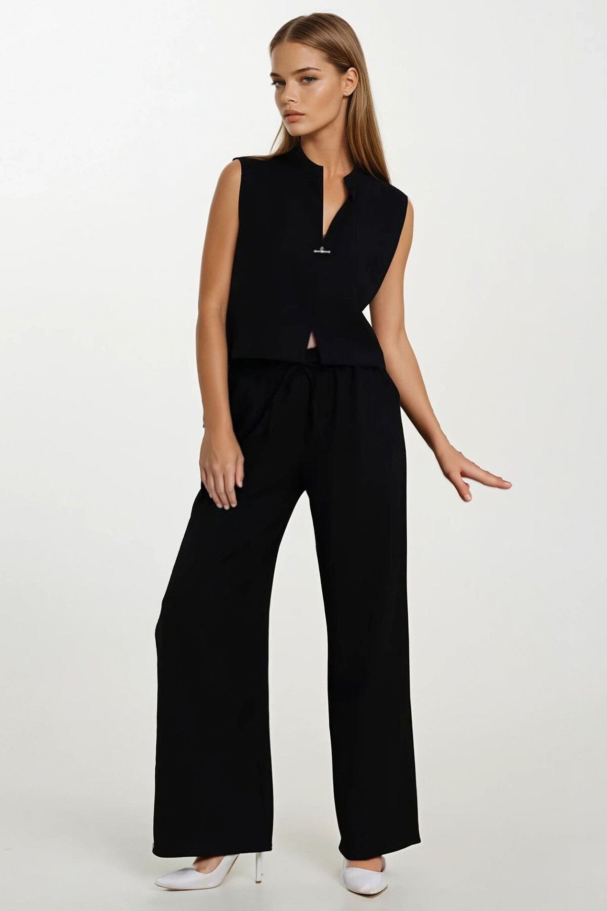 Siyah Hakim Yaka Aksesuar Kapamalı Bluz Ve Bağcıklı Palazzo Pantolon Takım