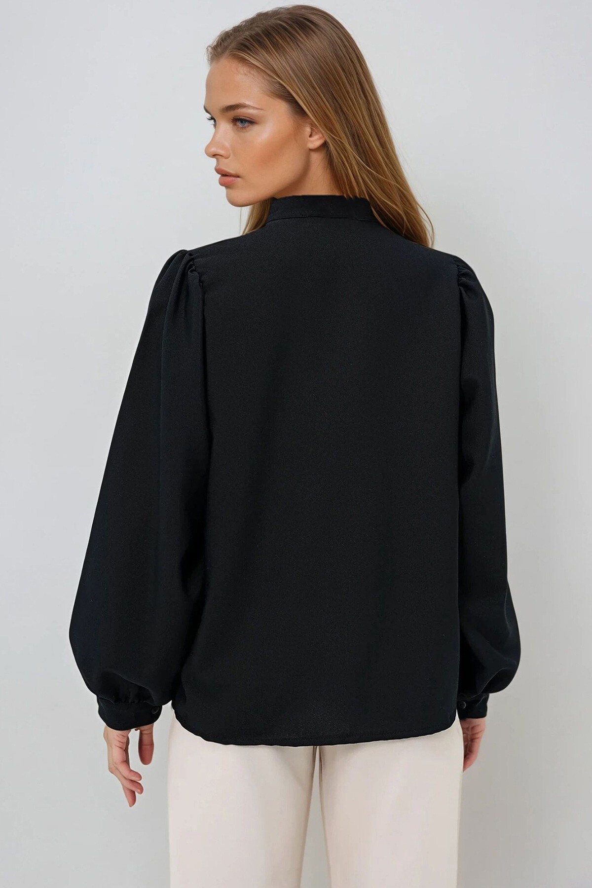 Siyah Hakim Yaka Yarım Pat Balon Kol Poplin Dokuma Gömlek