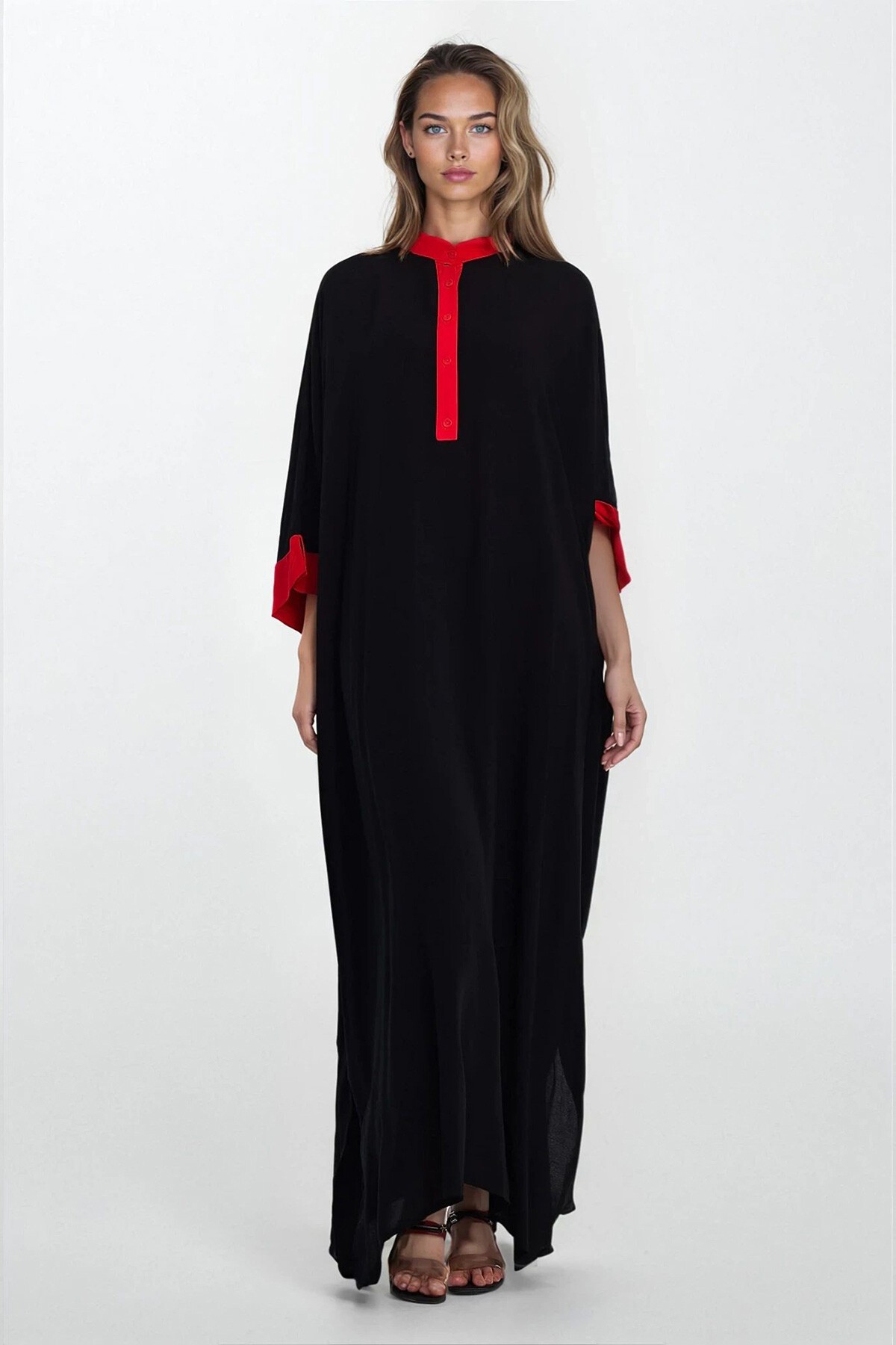 Siyah Hakim Yaka Yarım Patlı Yırtmaçlı Nakış İşlemeli  Büyük Beden Elbise