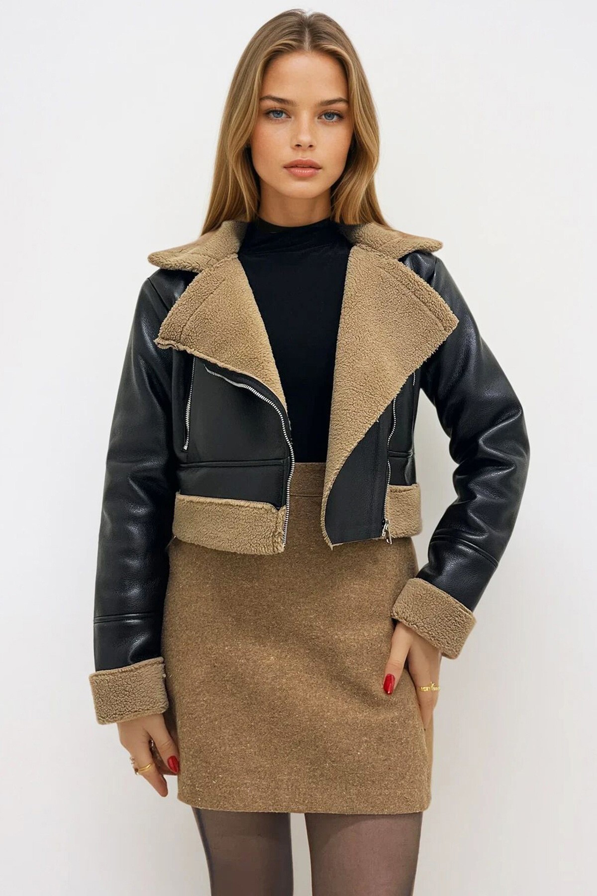 Siyah İçi Kürklü Yandan Fermuarlı Fermuar Cepli Crop Mont