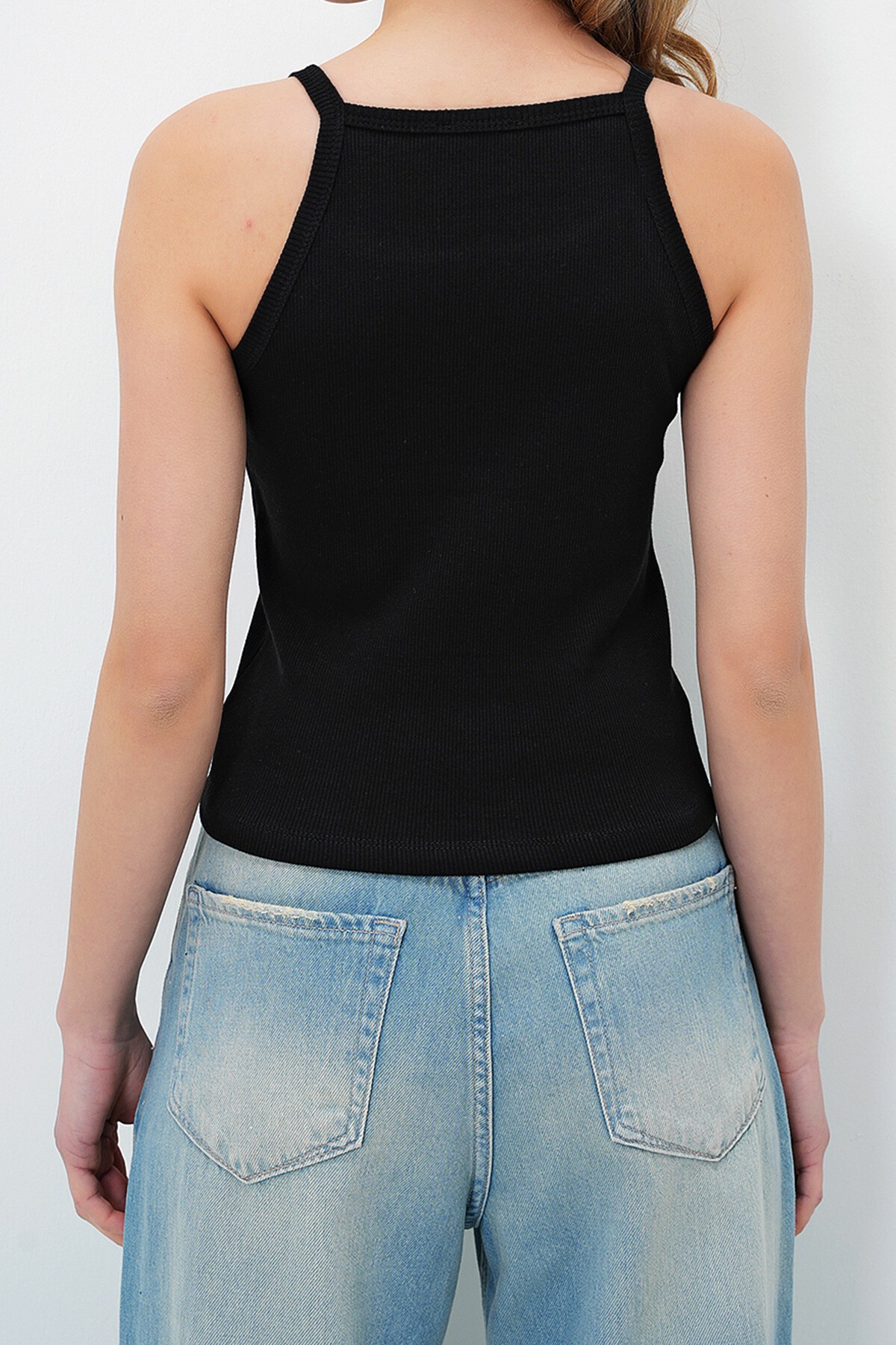 Siyah İp Askılı Halter Yaka Kaşkorse Atlet