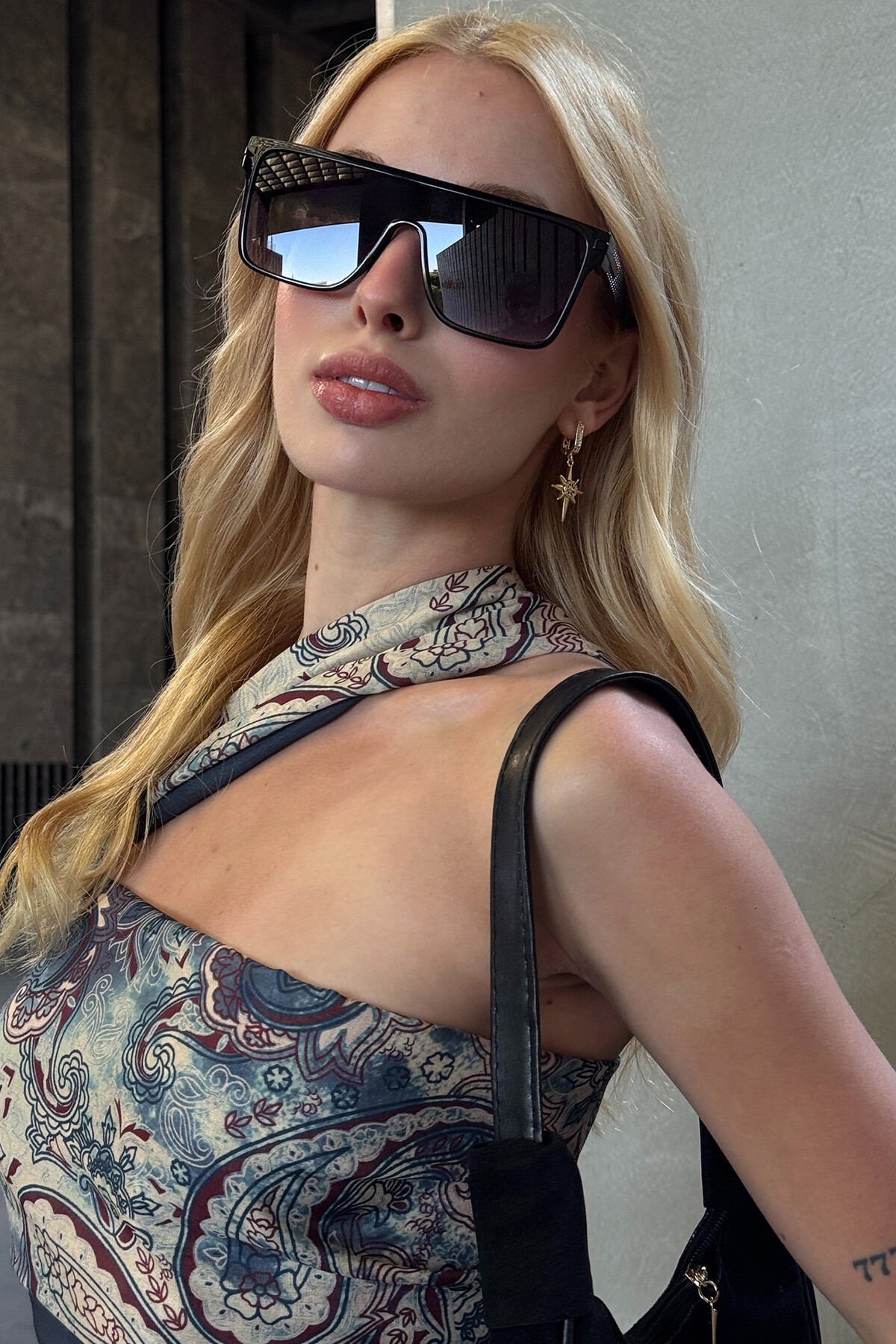 Siyah Kalıp Saplı Desenli Kare Güneş Gözlüğü