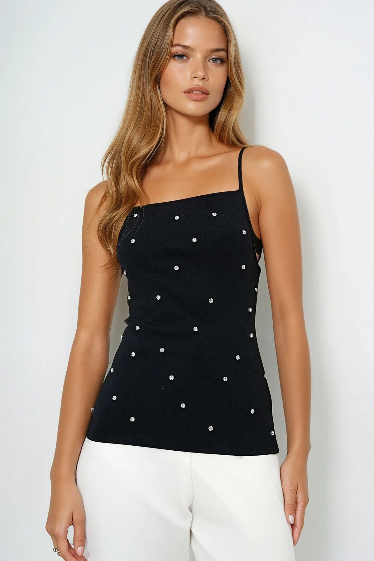 Siyah Kare Yaka Trok Taş Çakımlı İp Askılı Bluz