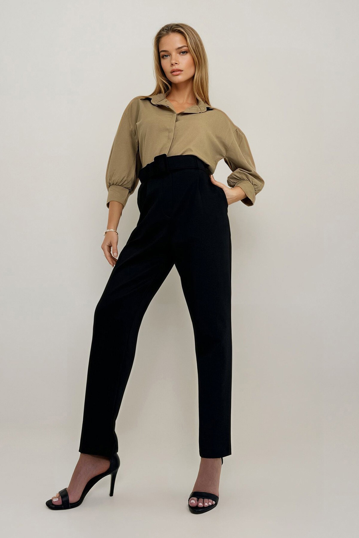 Siyah Kemerli Pantolon