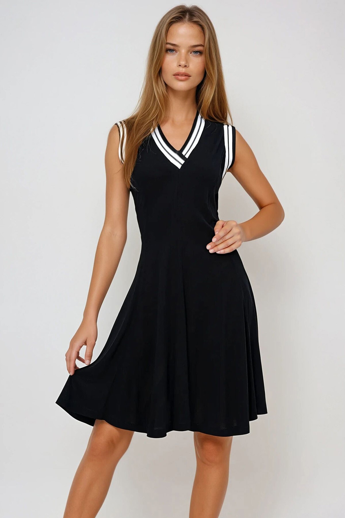 Siyah Kolları Ve Yakası Bant Detaylı Midi Boy Örme Elbise