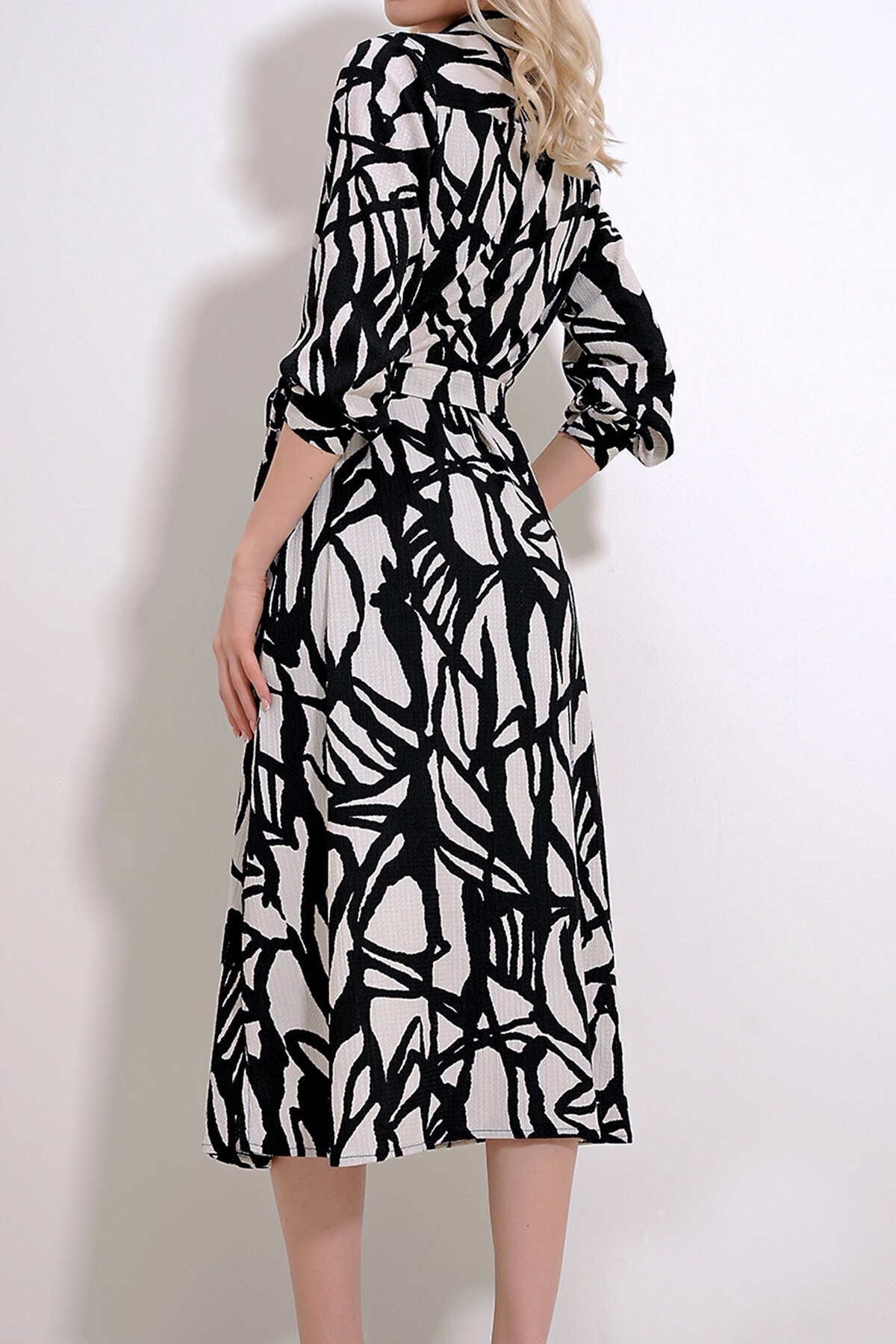 Siyah Krem Puantiye Desenli Dokuma Viscon Gömlek Elbise