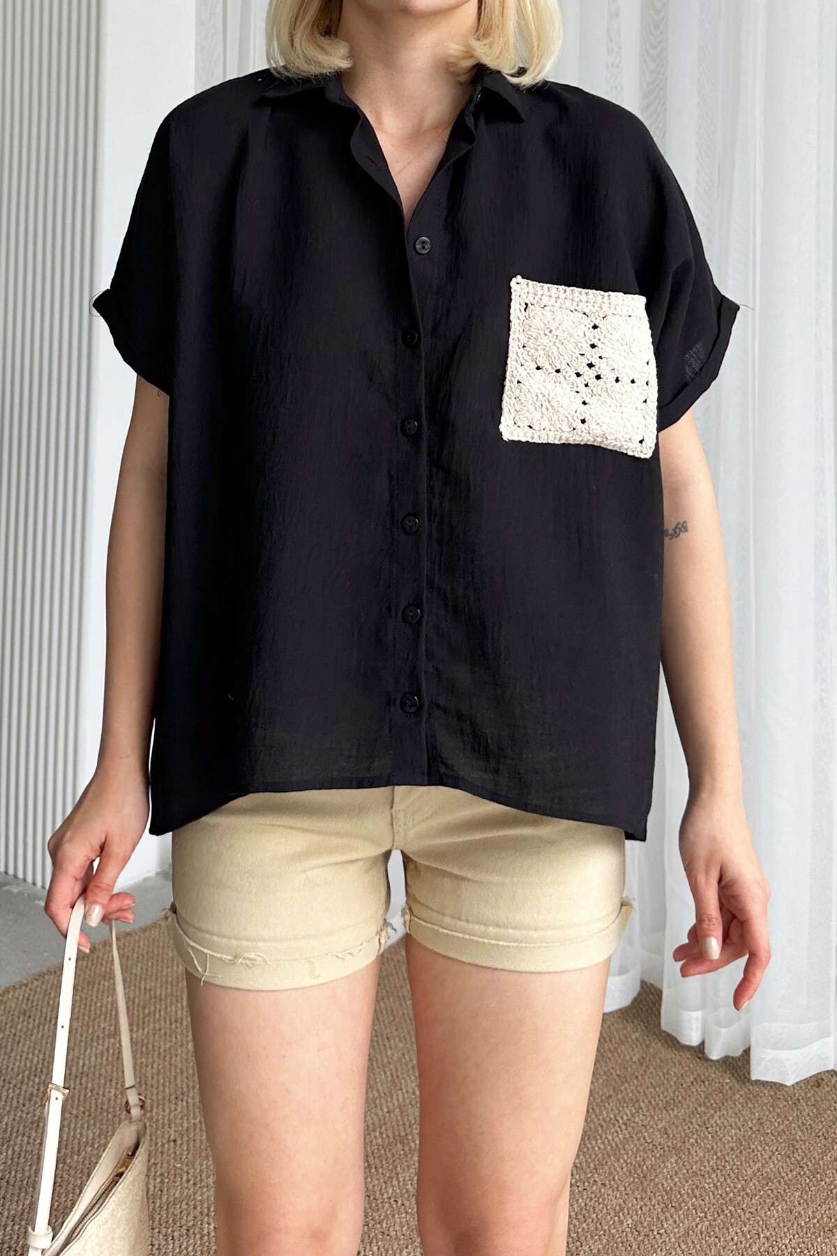 Siyah Kroşeta Cepli Oversize Keten Gömlek
