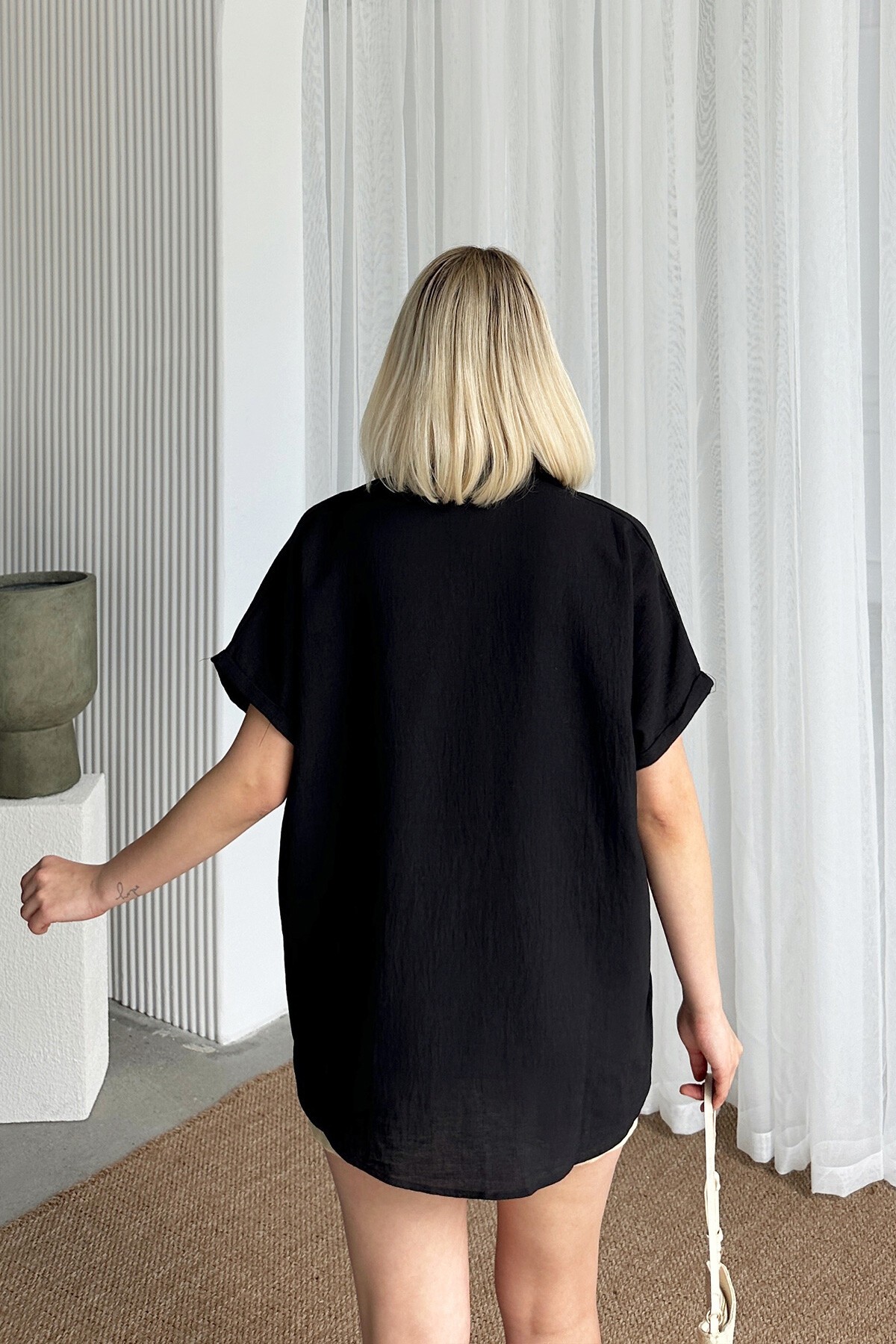 Siyah Kroşeta Cepli Oversize Keten Gömlek