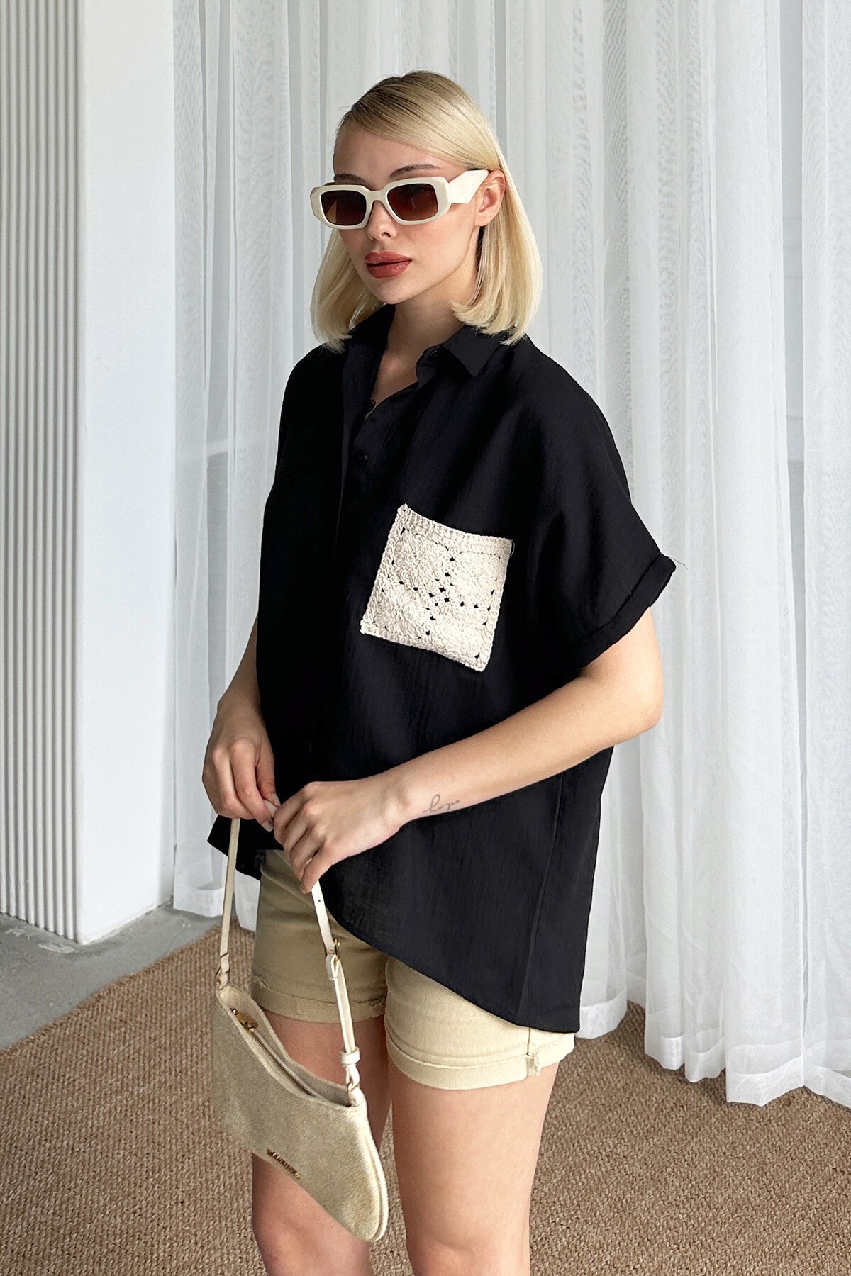 Siyah Kroşeta Cepli Oversize Keten Gömlek