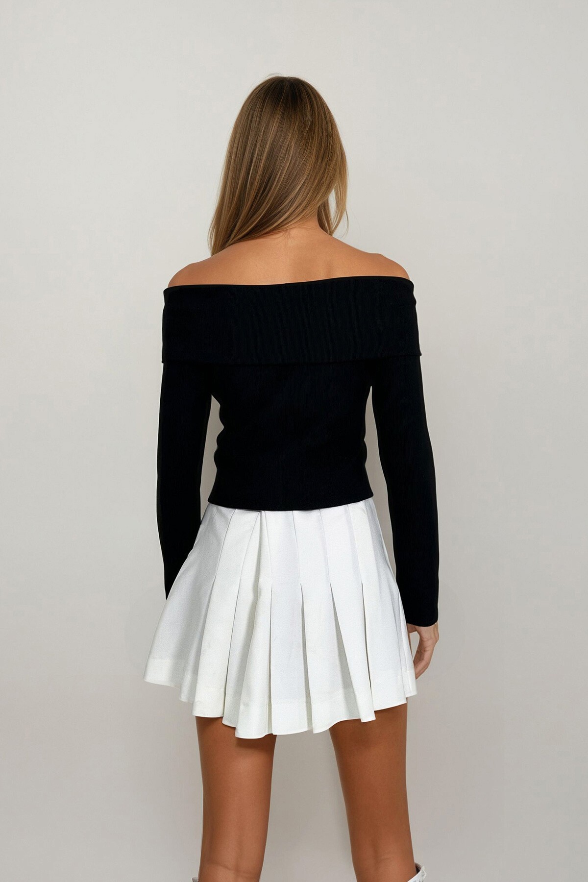 Siyah Madonna Yaka Önü Düğmeli Bluz