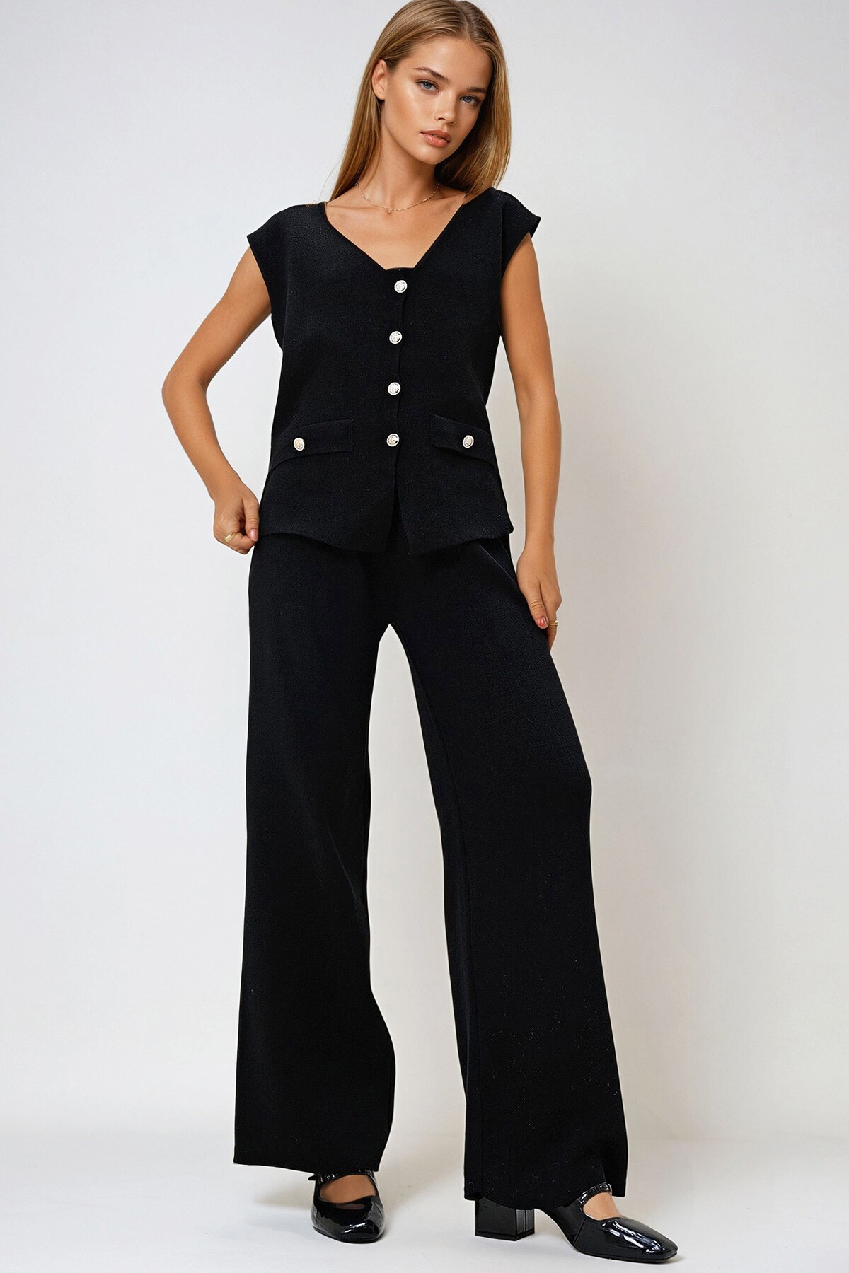 Siyah Metal Düğme Ve Cep Detaylı Triko  Yelek Ve Palazzo Pantolon Takım