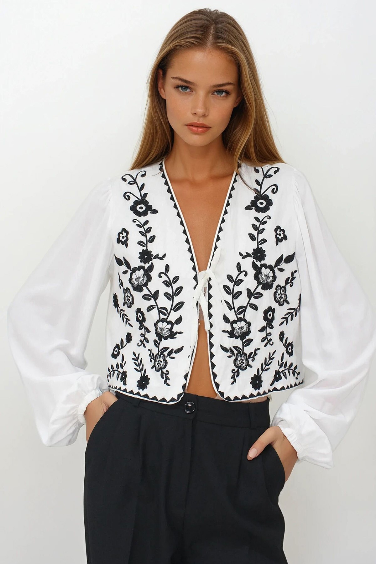 Siyah Nakışlı Bağlamalı Ceten Crop Ceket