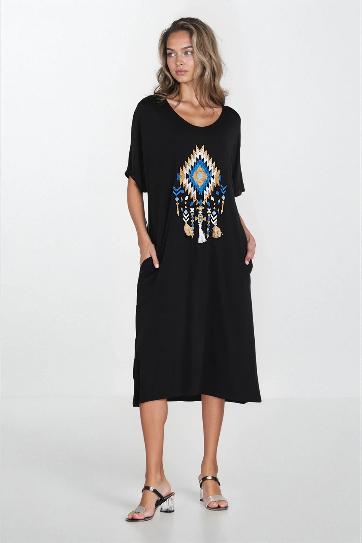 Siyah Nakışlı Kayık Yaka Büyük Beden Elbise