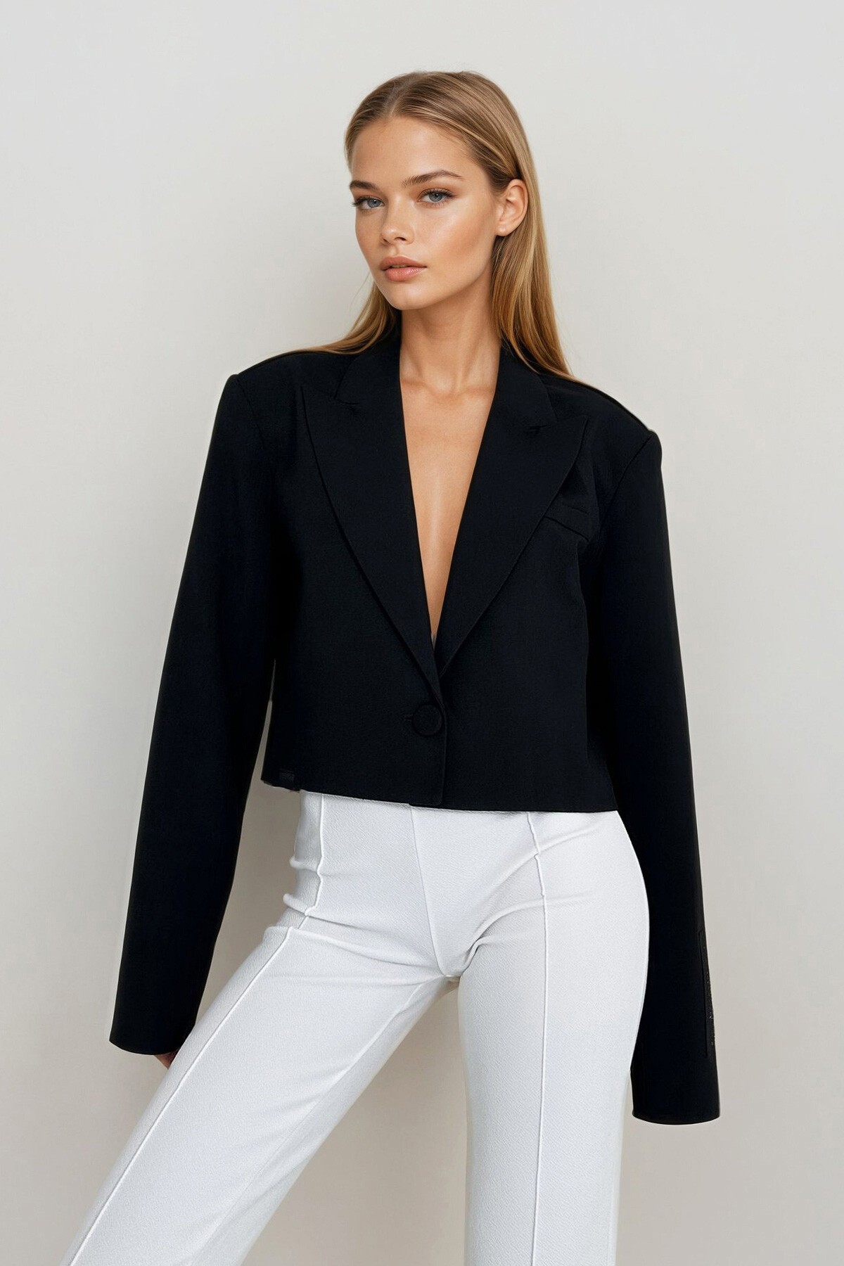 Siyah Omuzları Vatkalı İçi Astarlı Blazer Crop Ceket