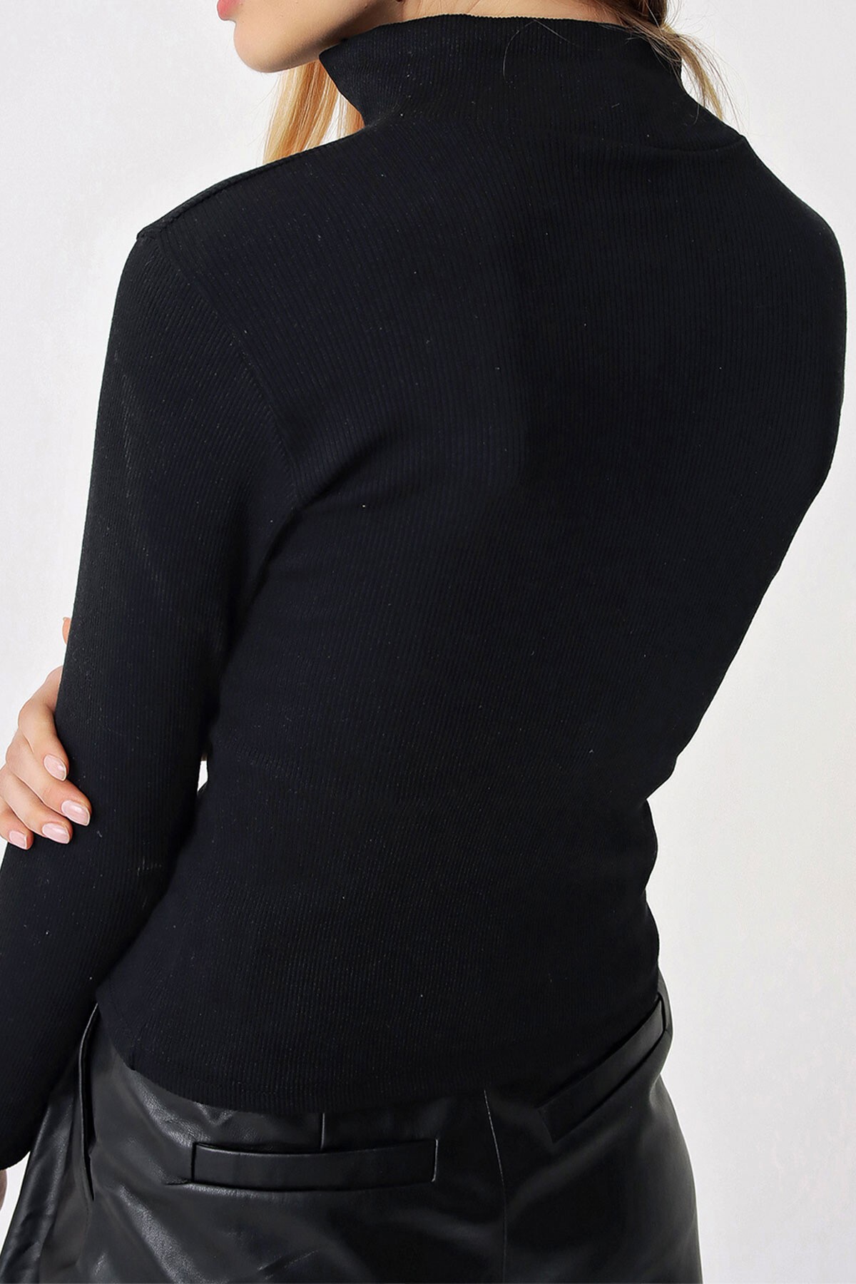 Siyah Önü Fermuarlı Fitilli Yarım Balıkçı Bluz