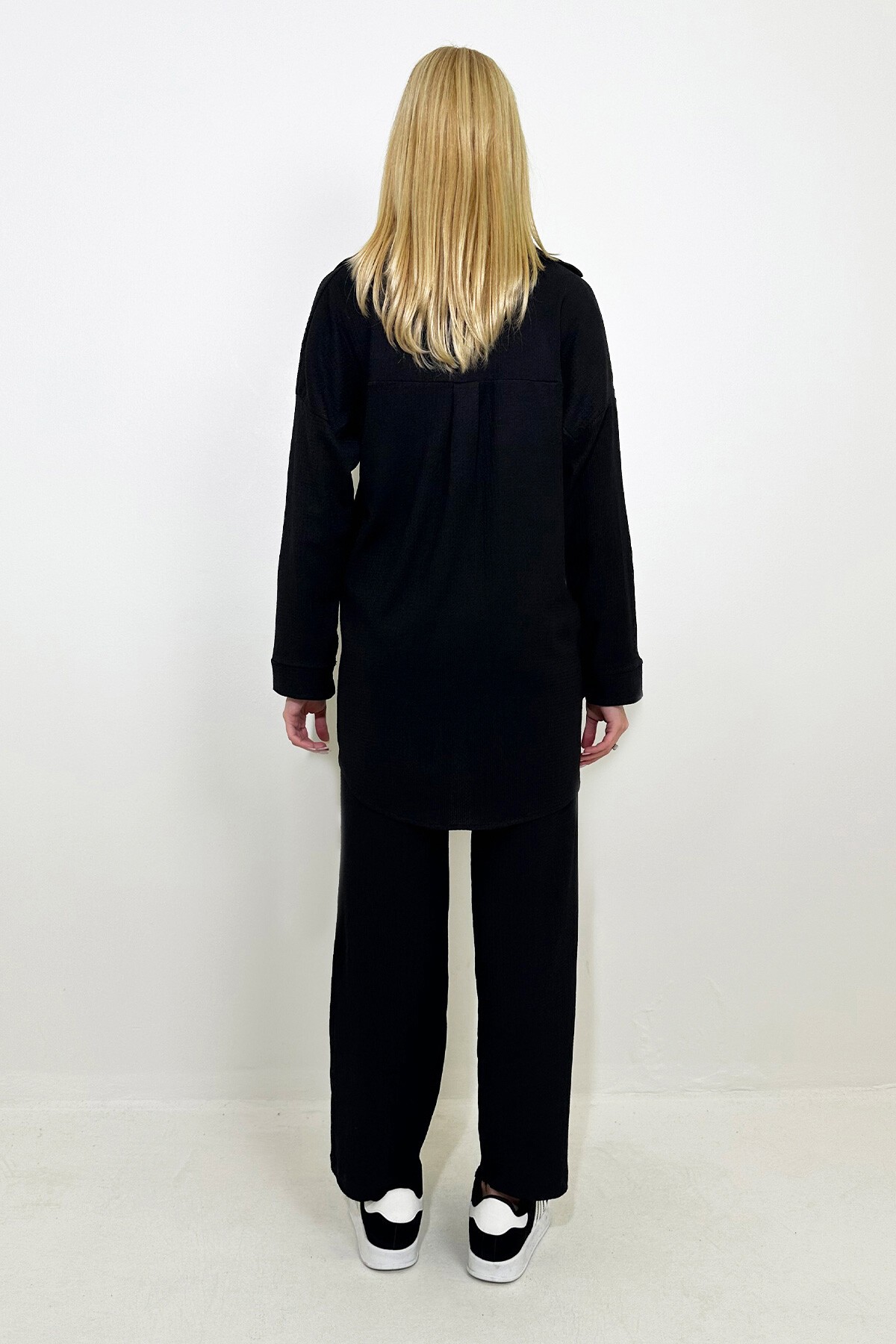Siyah Oversize Gömlek Ve Rahat Kesim Krinkıl Pantolon Takım
