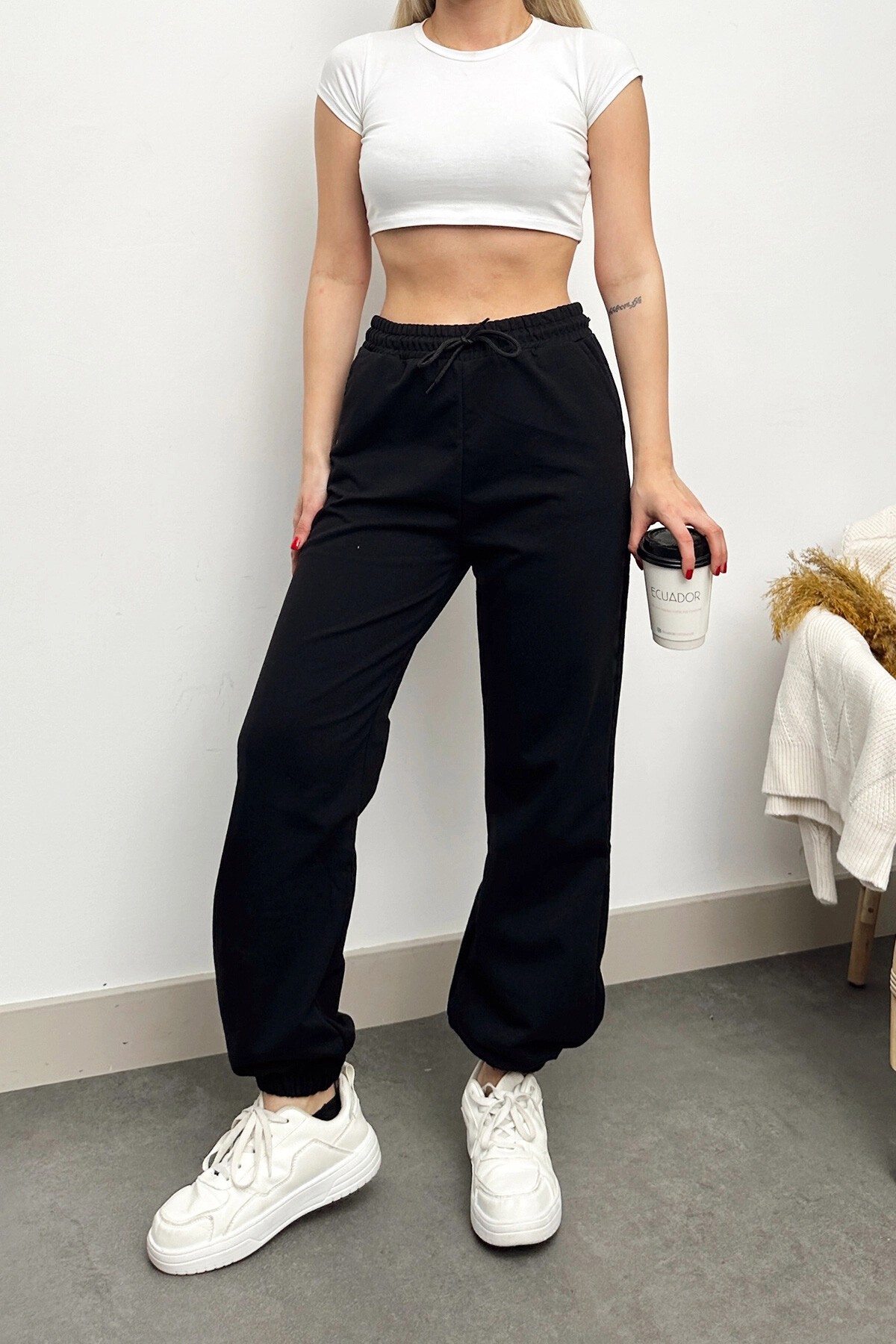 Siyah Paçası Lastikli İki İplik Eşofman Altı