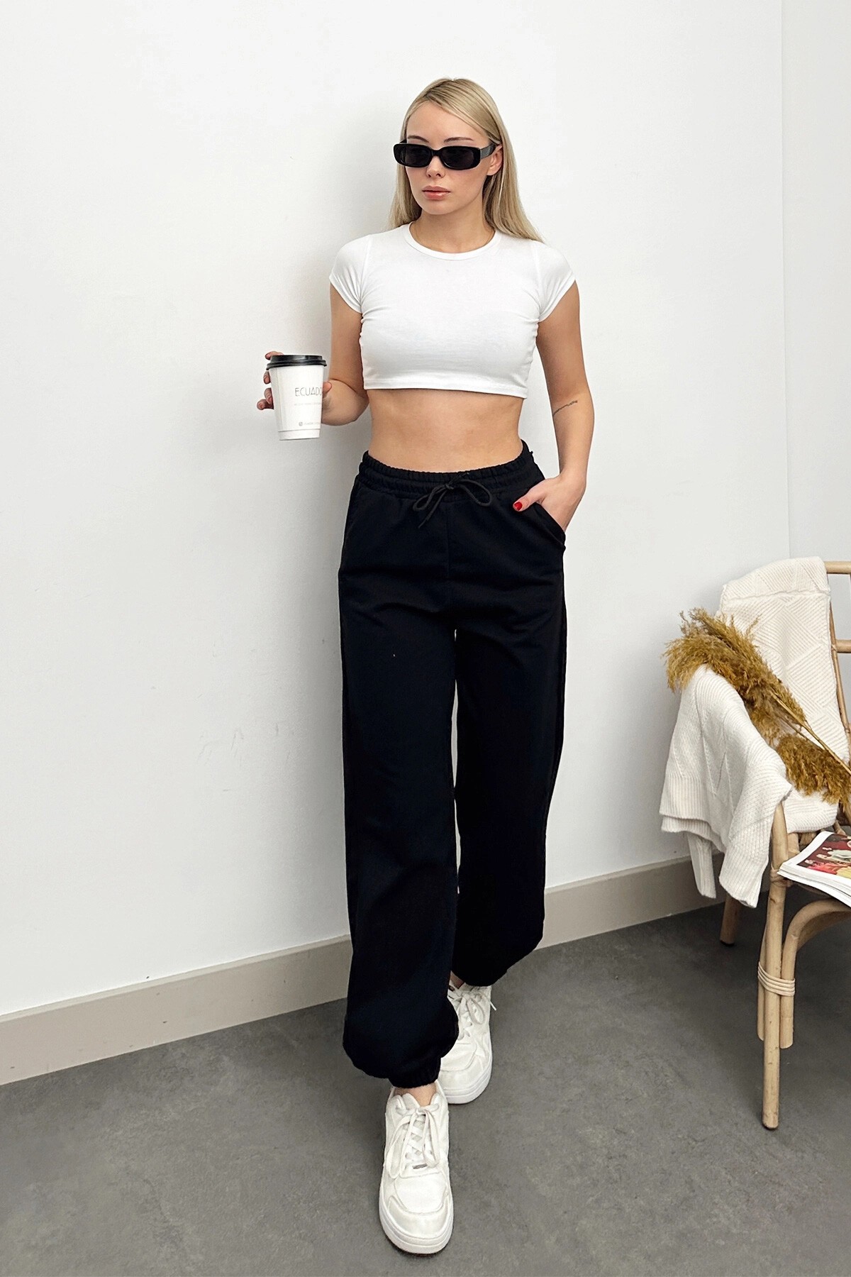 Siyah Paçası Lastikli İki İplik Eşofman Altı