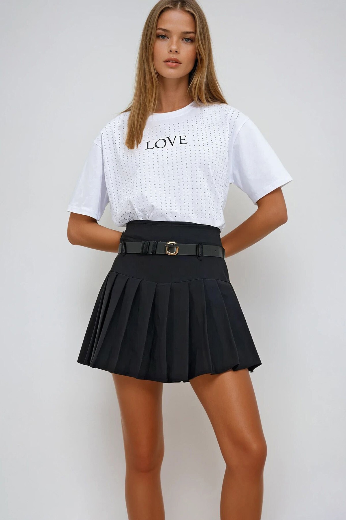 Siyah Piliseli Kemerli Şort Etek