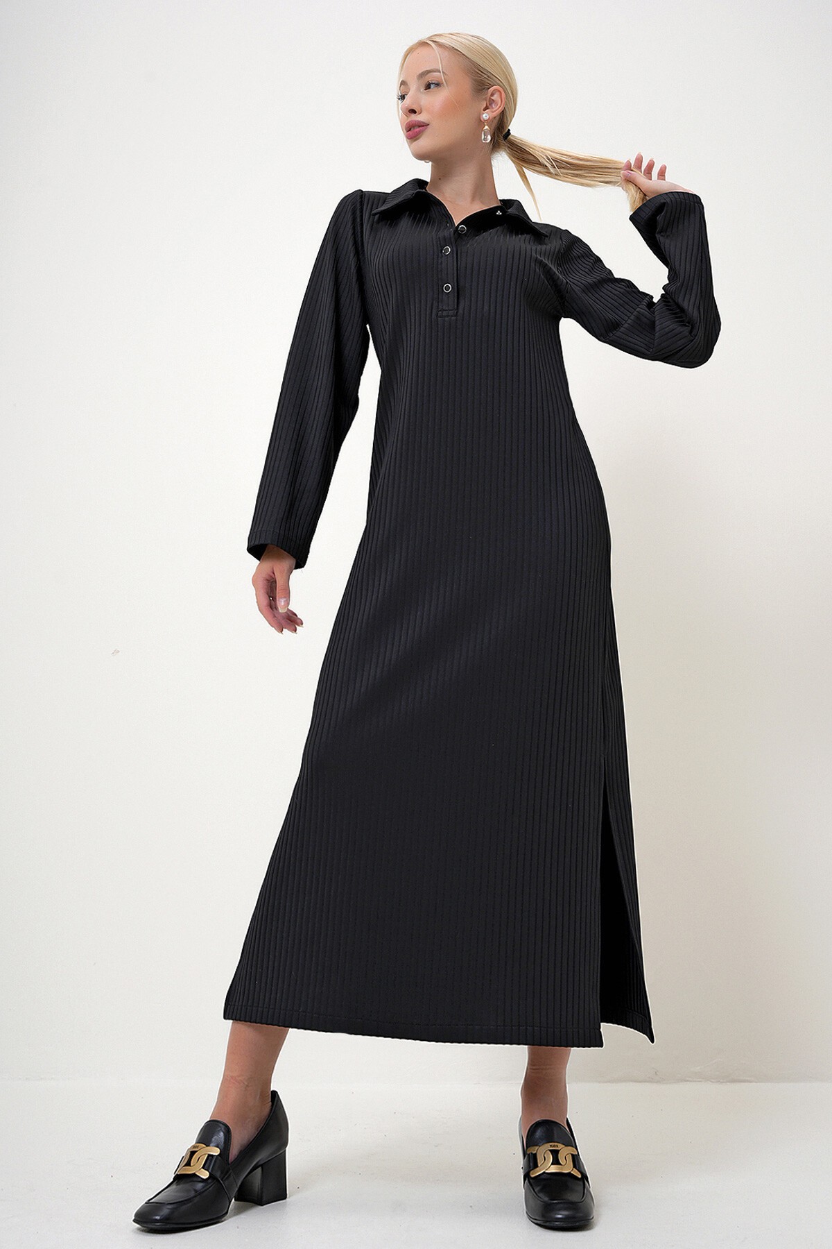 Siyah Polo Yaka Düğme Kapamalı Çift Yırtmaçlı Uzun Elbise