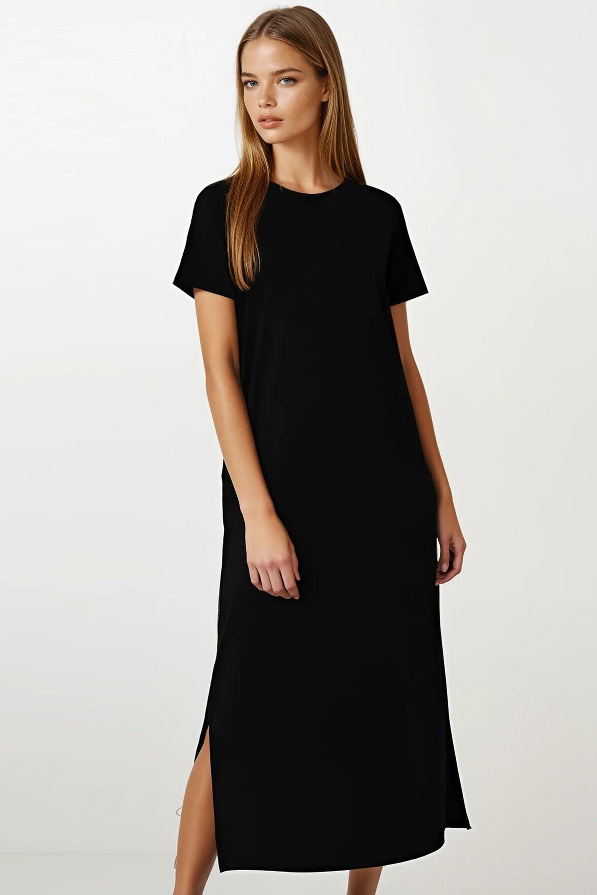 Siyah Rahat Kesim Yırtmaç Detaylı Maxi Boy Elbise