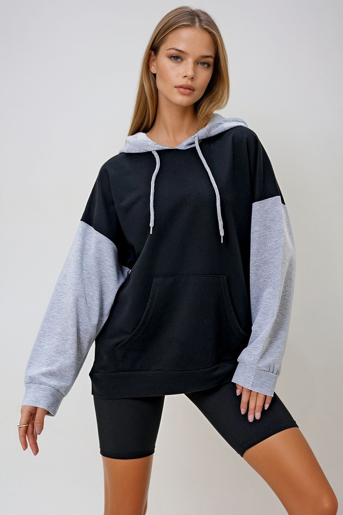 Siyah Renk Bloklu Oversıze Kapüşonlu Sweatshirt