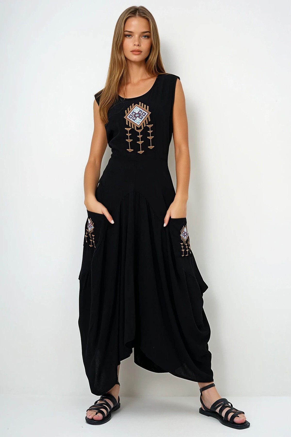 Siyah Şalvar Kesim Nakış İşlemeli Sıfır Kol Dokuma Yazlık Elbise