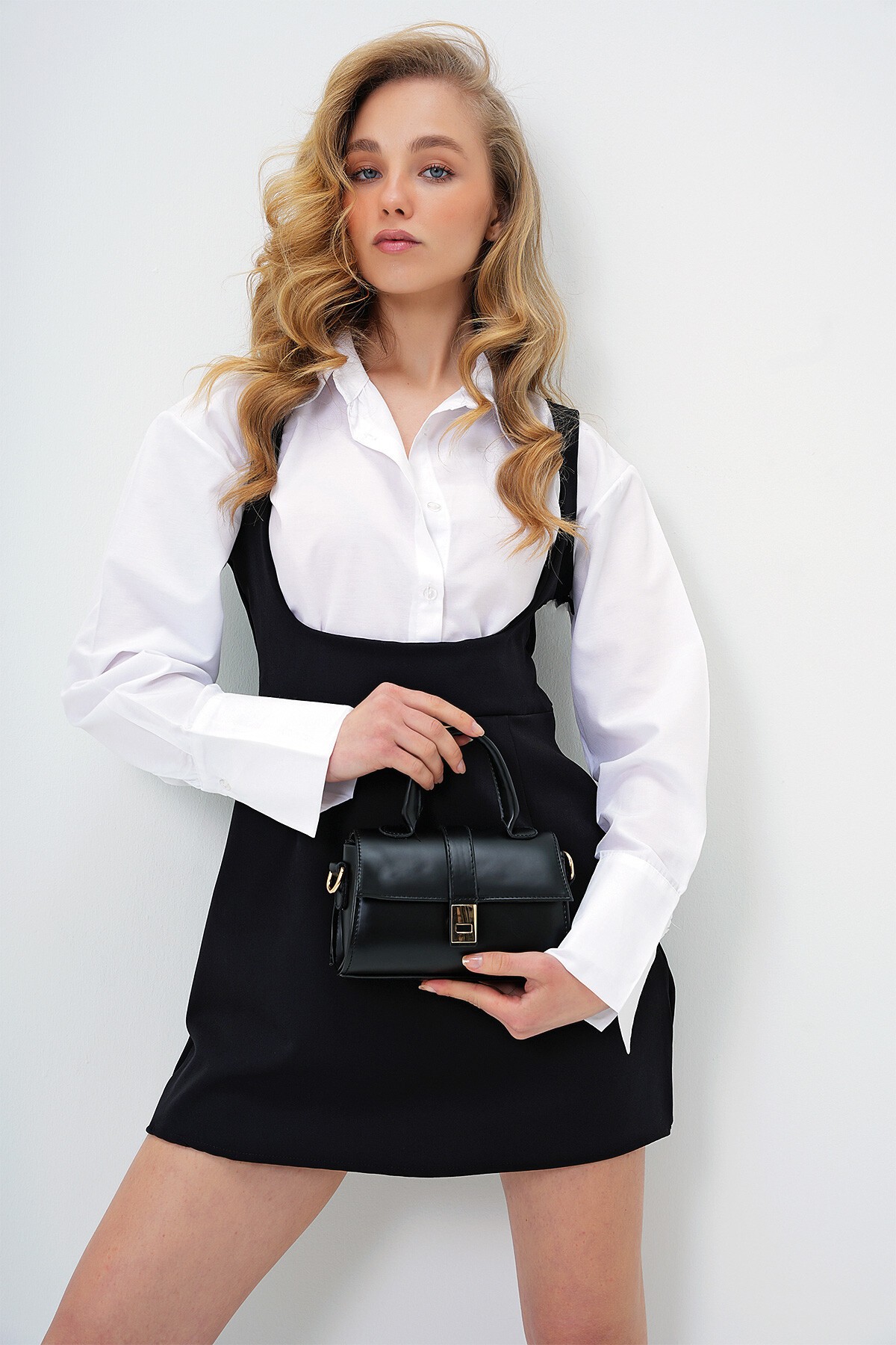 Siyah Tek Bölmeli Metal Tokalı Çıkarılabilir Kordonlu Omuz Ve El Çantası