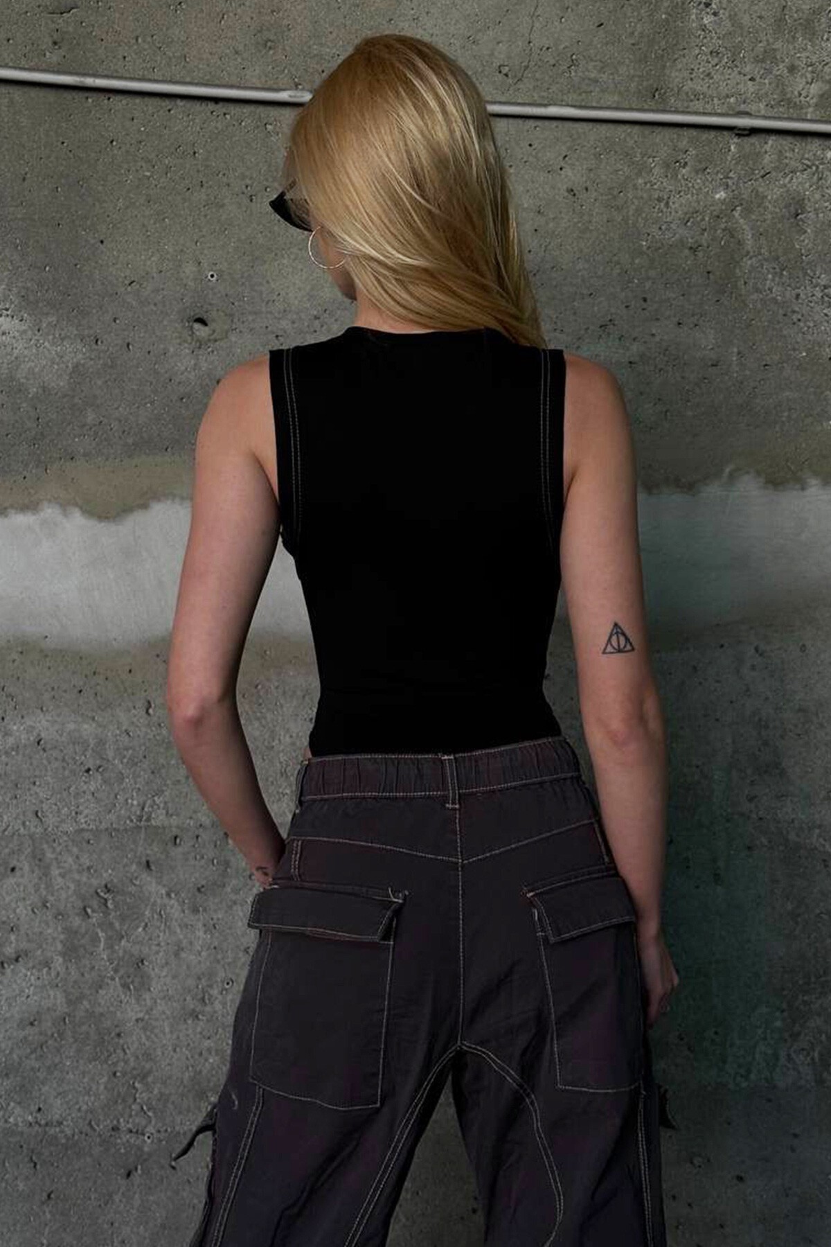 Siyah Ters Dikiş Detaylı Bisiklet Yaka Zıbın Bluz