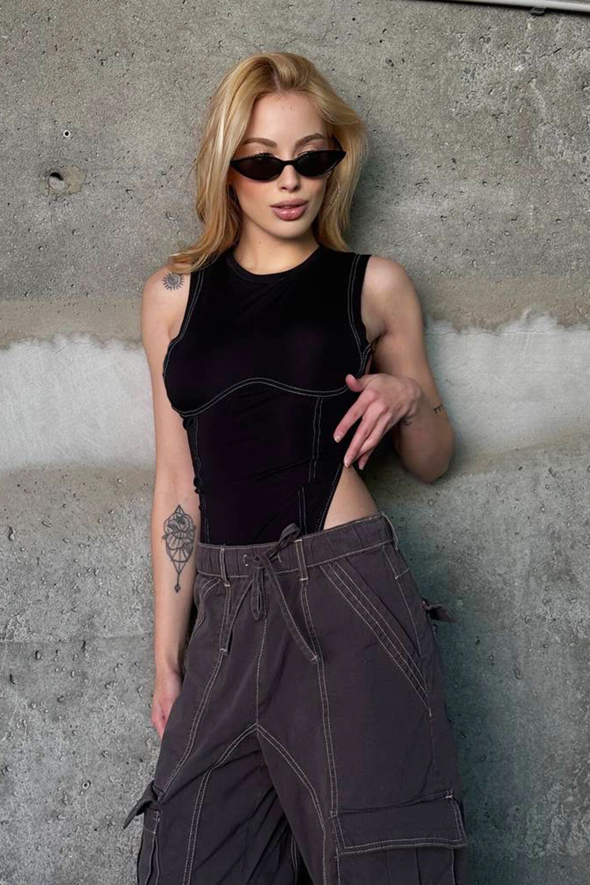 Siyah Ters Dikiş Detaylı Bisiklet Yaka Zıbın Bluz