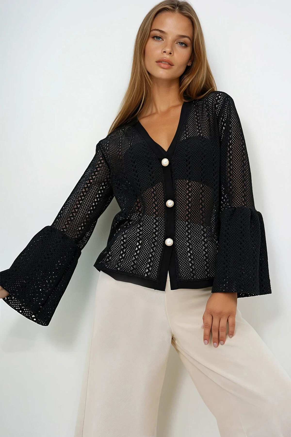 Siyah V Yaka Kolları Volanlı Yazlık Triko Bluz