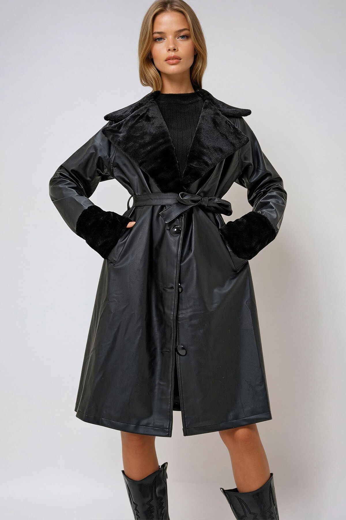 Siyah Yaka Ve Kollar Kürk Detaylı Çift Cepli Astarlı Suni Deri Kaban