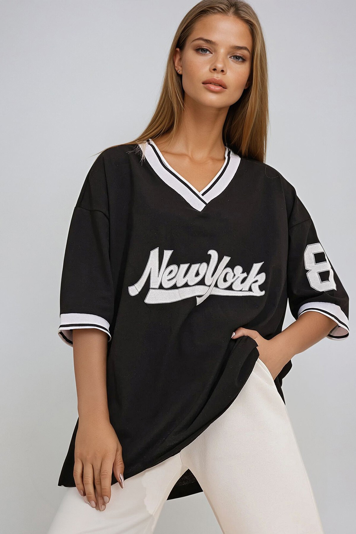 Siyah Yakası Ve Kolları Ribanalı Önü Baskılı Oversize T Shirt