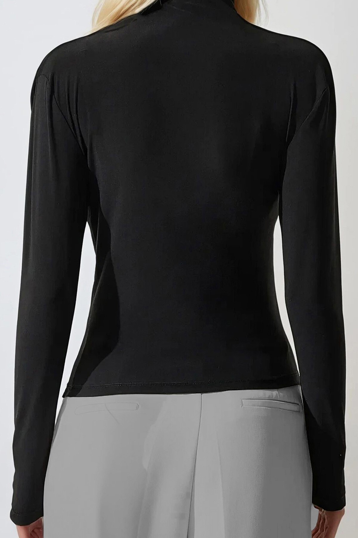 Siyah Yarım Balıkçı Drape Detaylı Sandy Bluz