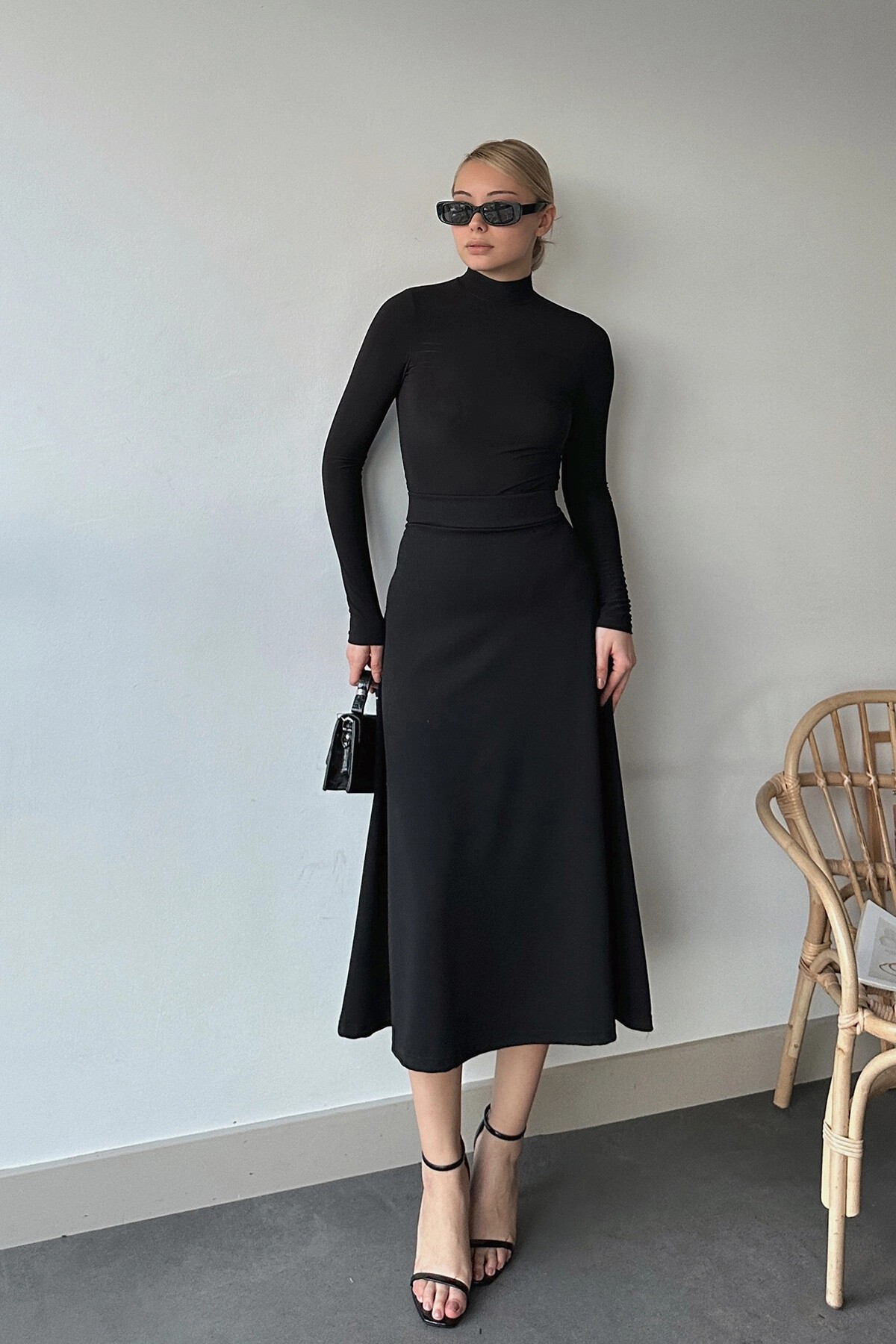 Siyah Yüksek Bel Beli Lastikli A Form Midi Boy Etek